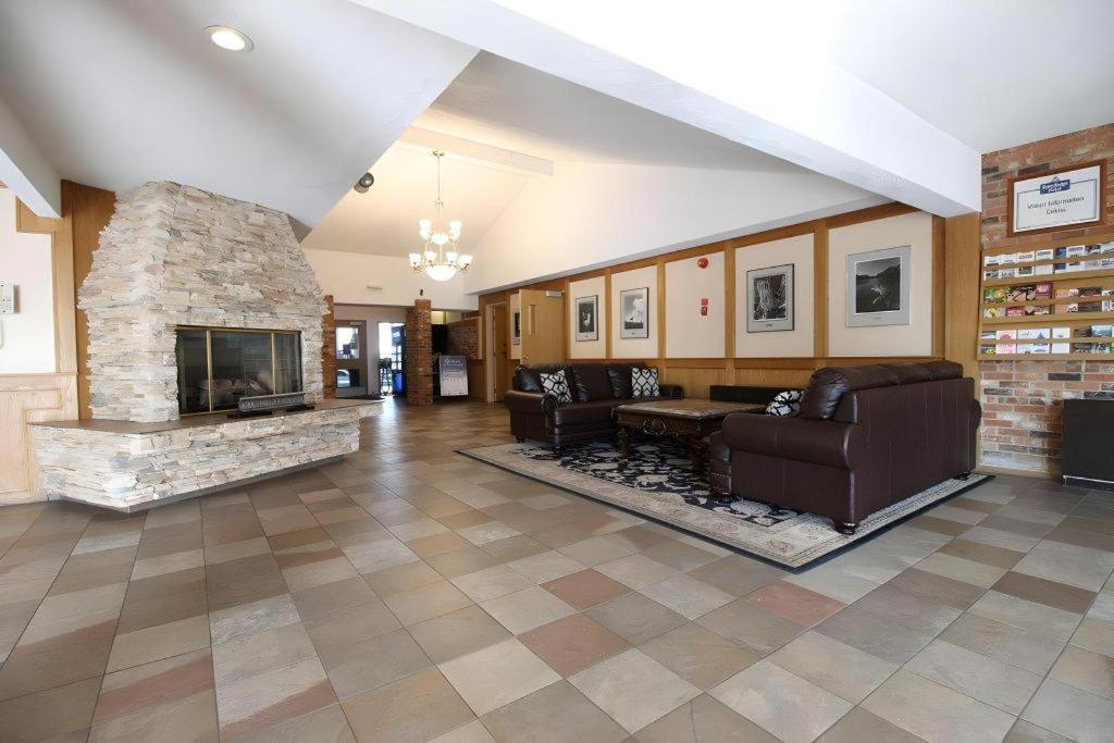 Medicine Hat Suites Exterior foto