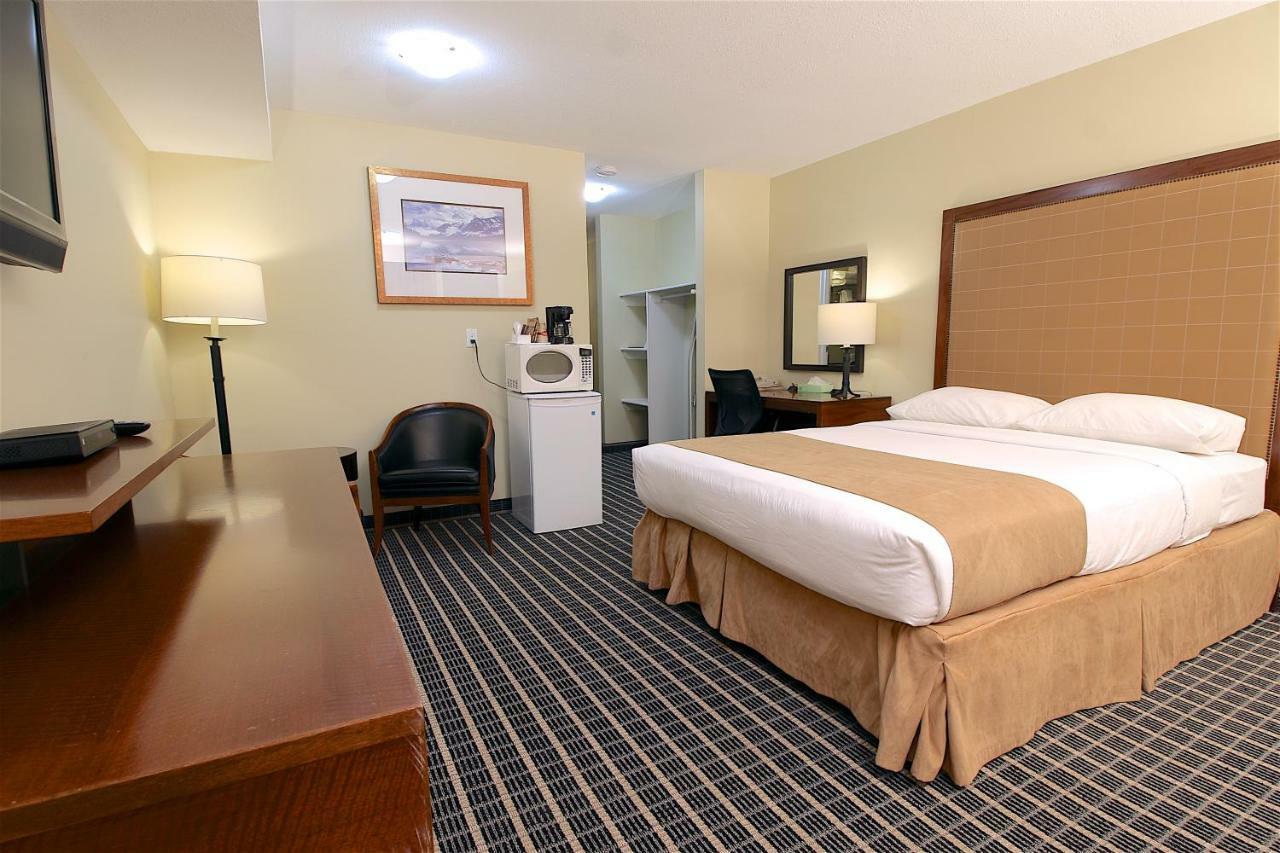 Medicine Hat Suites Exterior foto